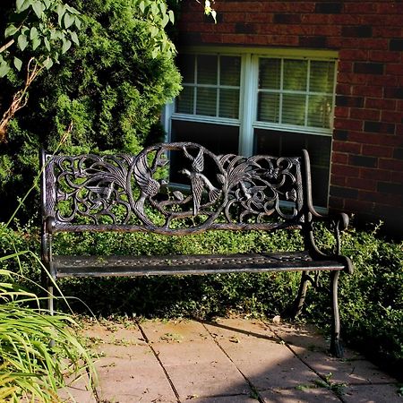 Bed and Breakfast A Li'L Bit Of Eden Niagara-on-the-Lake Екстер'єр фото