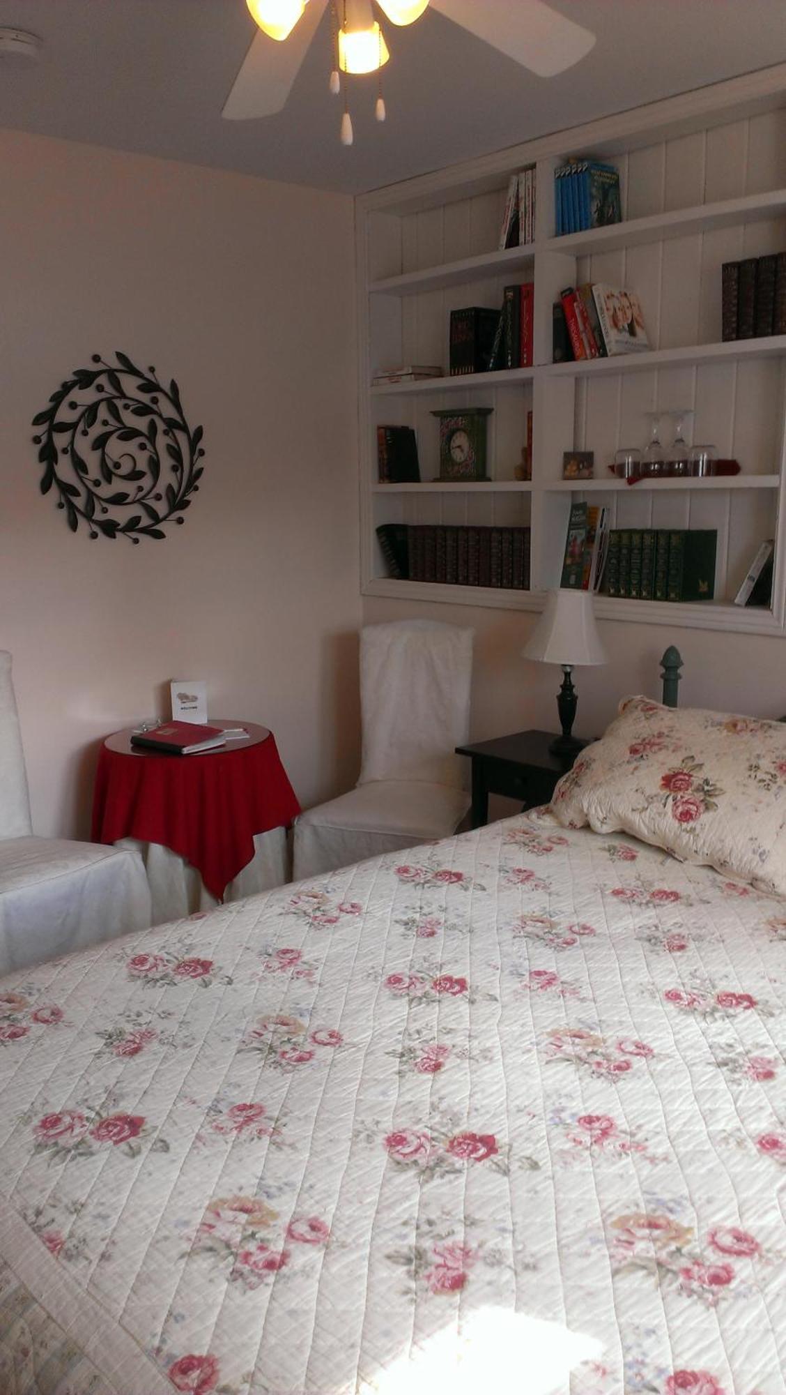 Bed and Breakfast A Li'L Bit Of Eden Niagara-on-the-Lake Номер фото