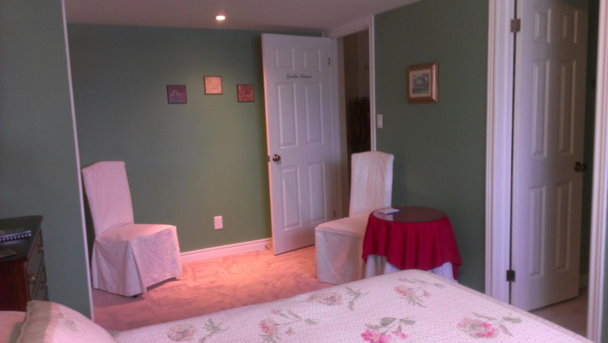 Bed and Breakfast A Li'L Bit Of Eden Niagara-on-the-Lake Номер фото